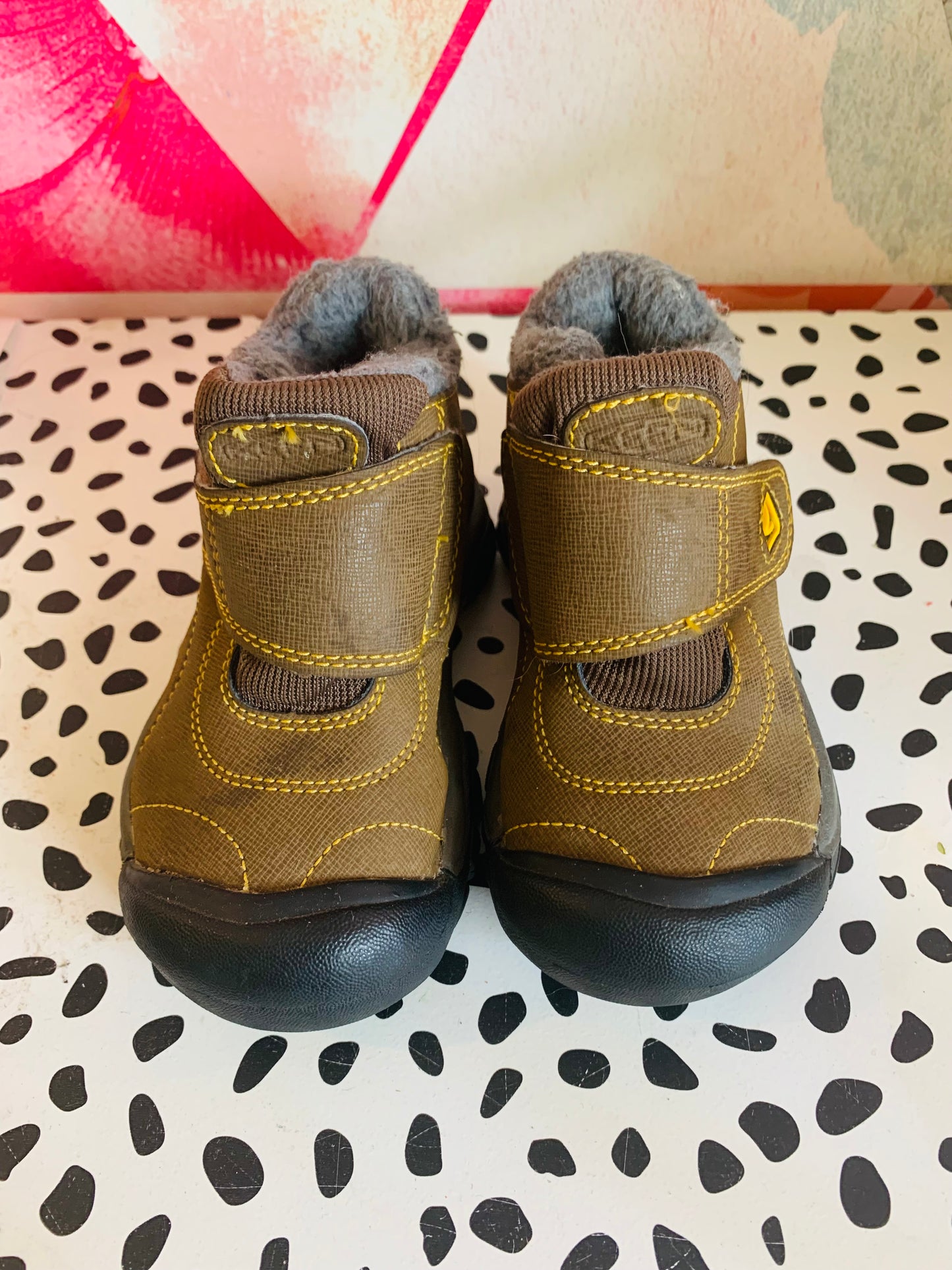 Keens brown & yellow boots. Velcro strap, rubber soles, faux fur lining. Size 8