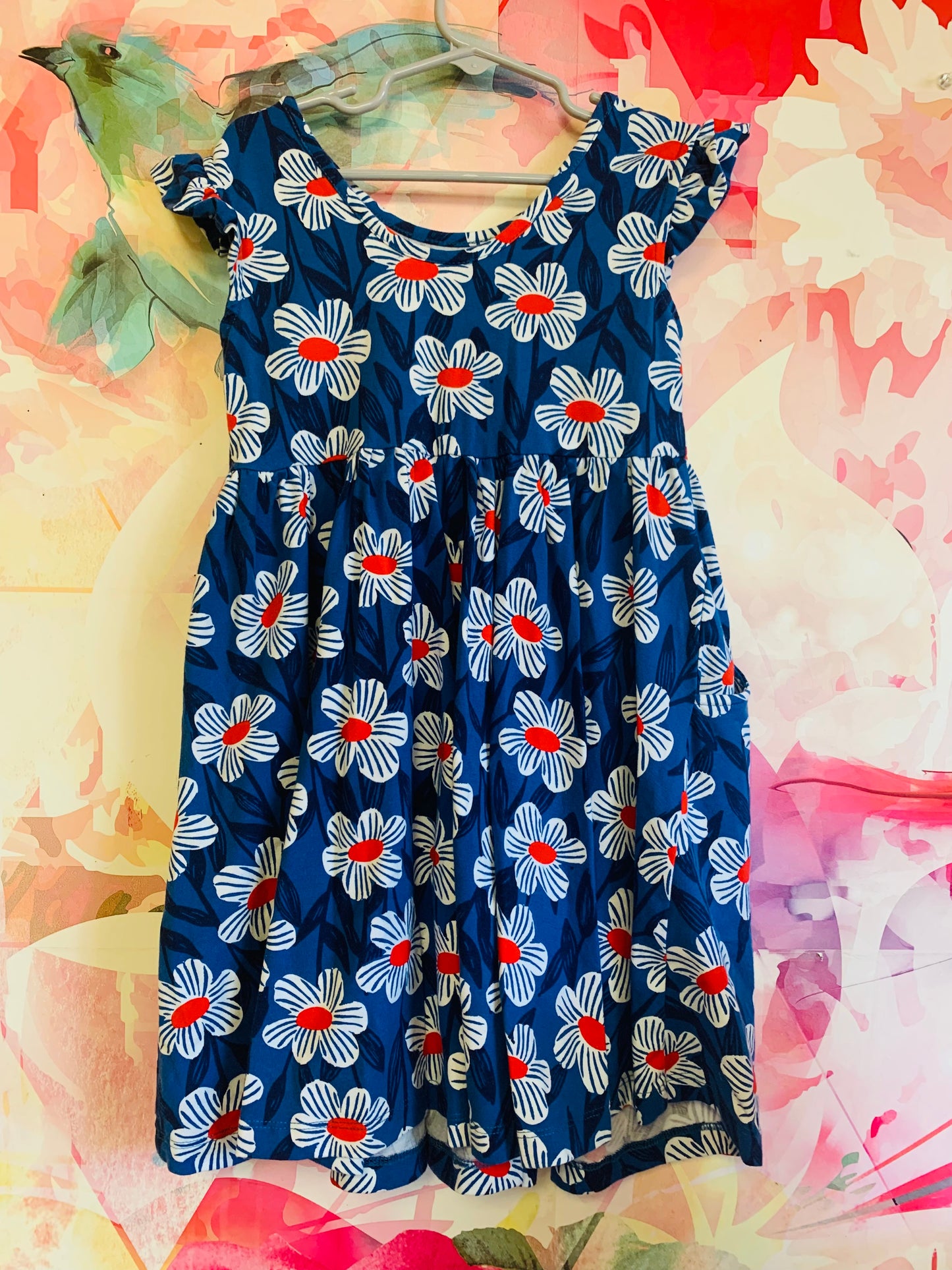Hanna Andersson blue short sleeve dress with red, white, blue flowers. Side pockets. Size 5T