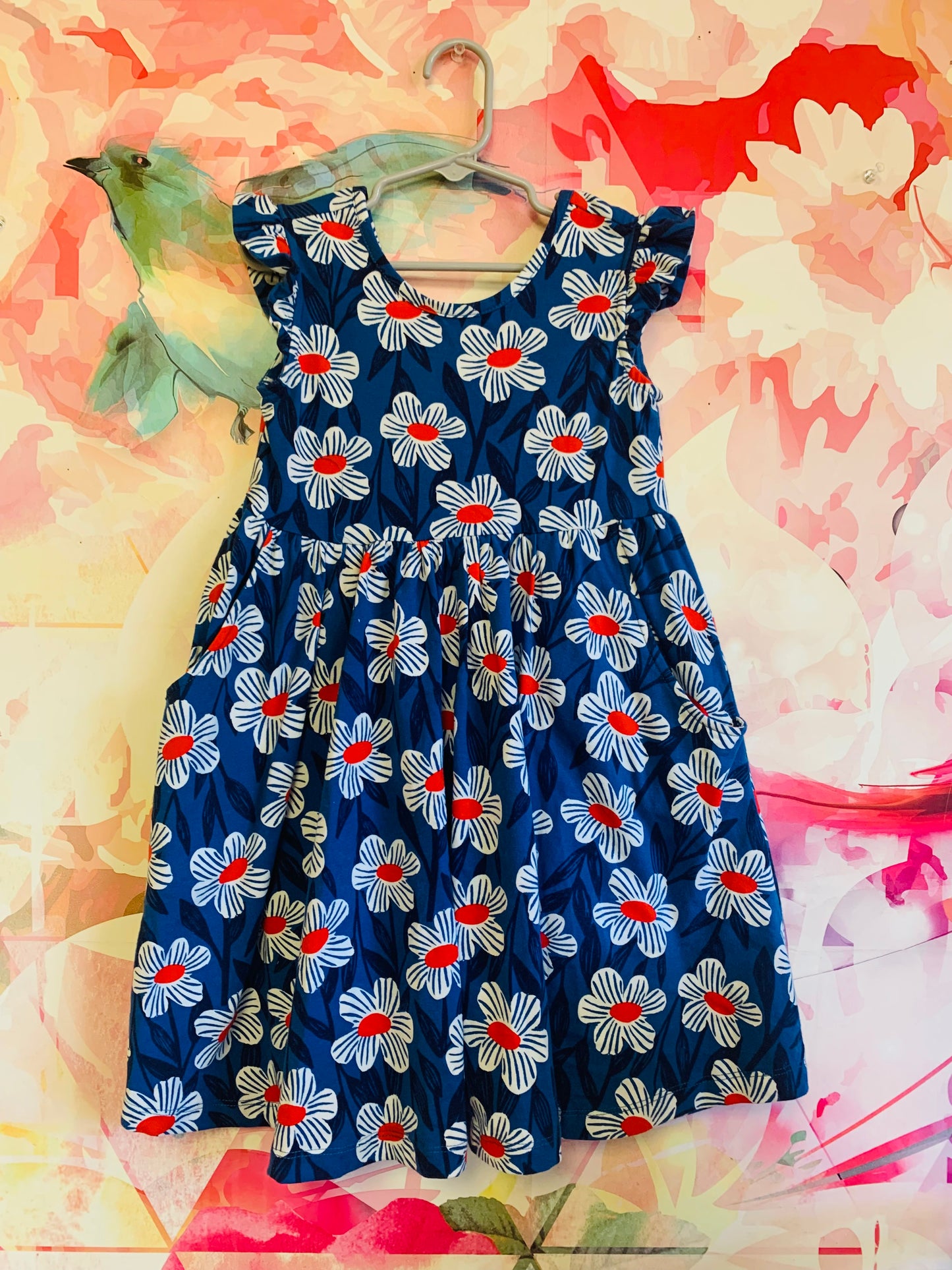 Hanna Andersson blue short sleeve dress with red, white, blue flowers. Side pockets. Size 5T