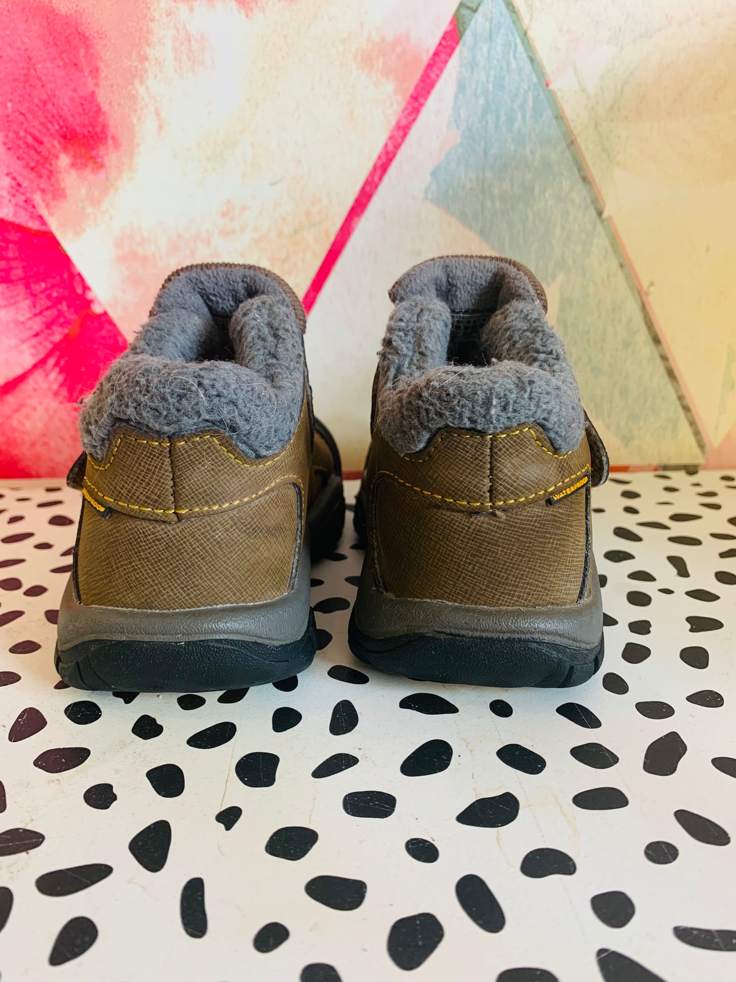 Keens brown & yellow boots. Velcro strap, rubber soles, faux fur lining. Size 8
