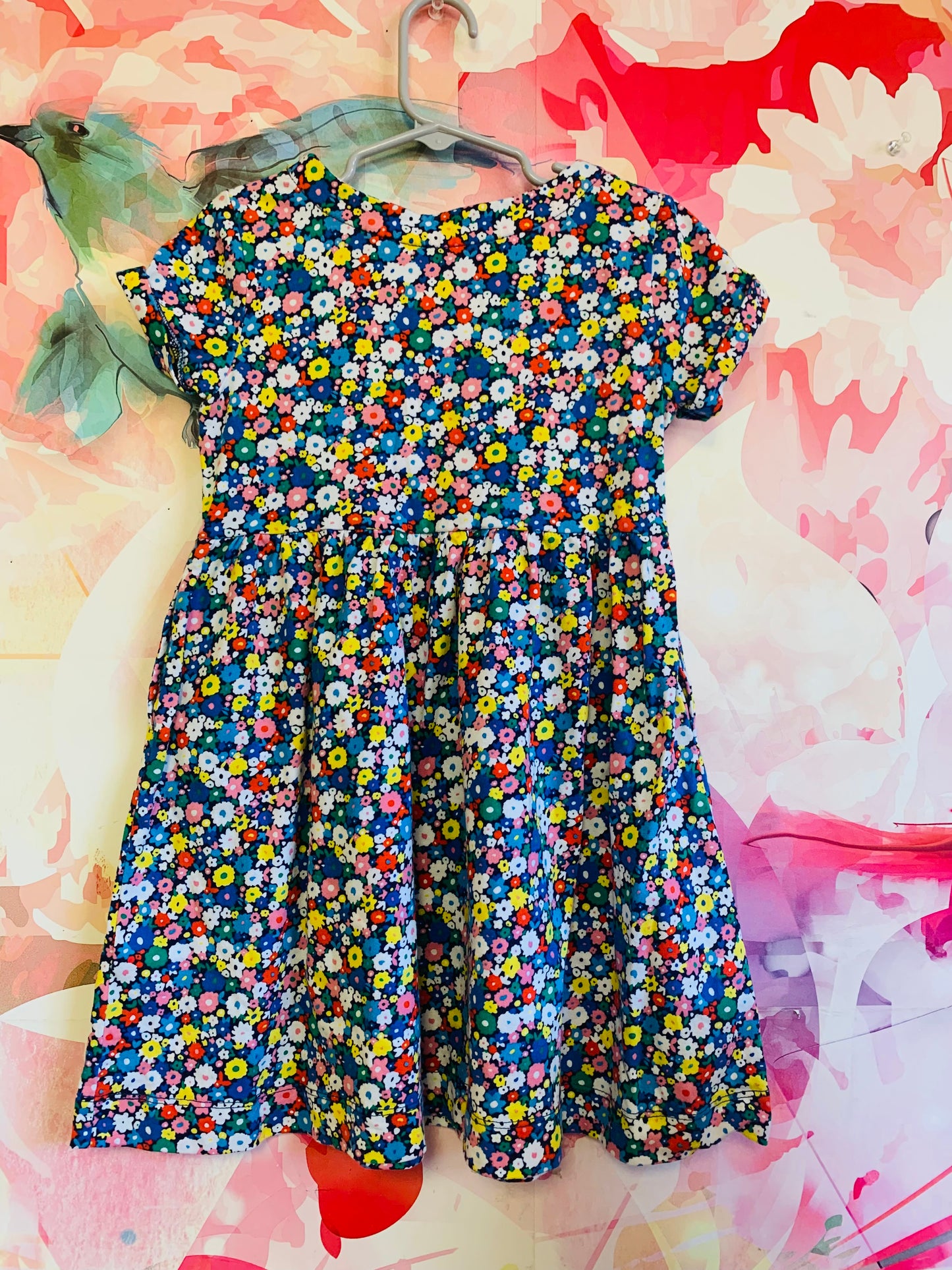 Mini Boden colorful bright flower dress with short sleeves and pockets. Size 5T / 6T