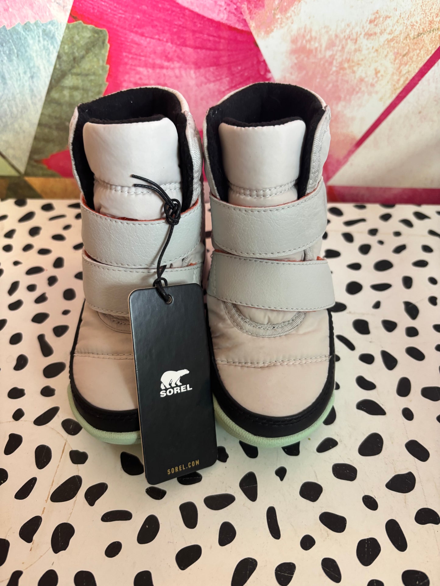 Sorel Winter Boots. White & Green. New Tags. Size 5B.