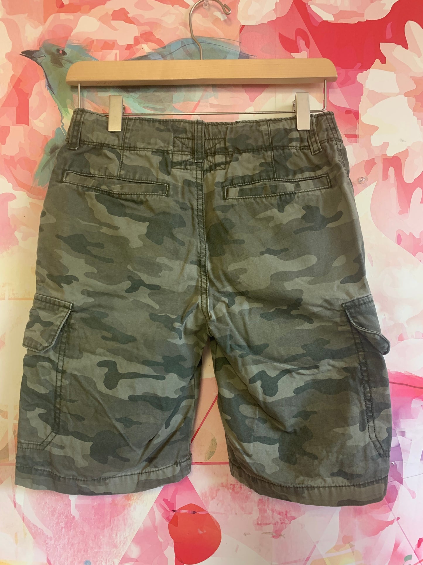 Gap green camo cargo shorts with adjustable waist. Size 16.