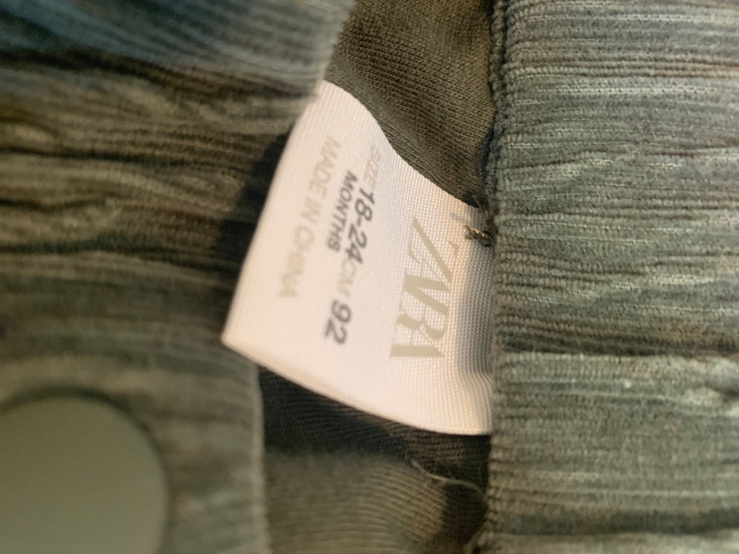 Zara olive green corduroy pants with pockets & elastic waist. Size 18-24m