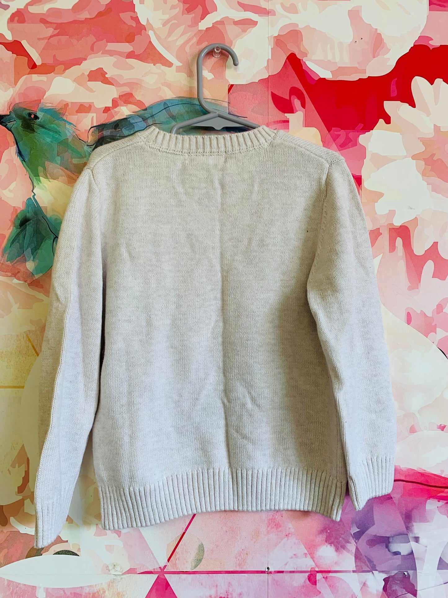 H&M cream crew neck sweater with reindeer face & jingle bells. Size 5T / 6T