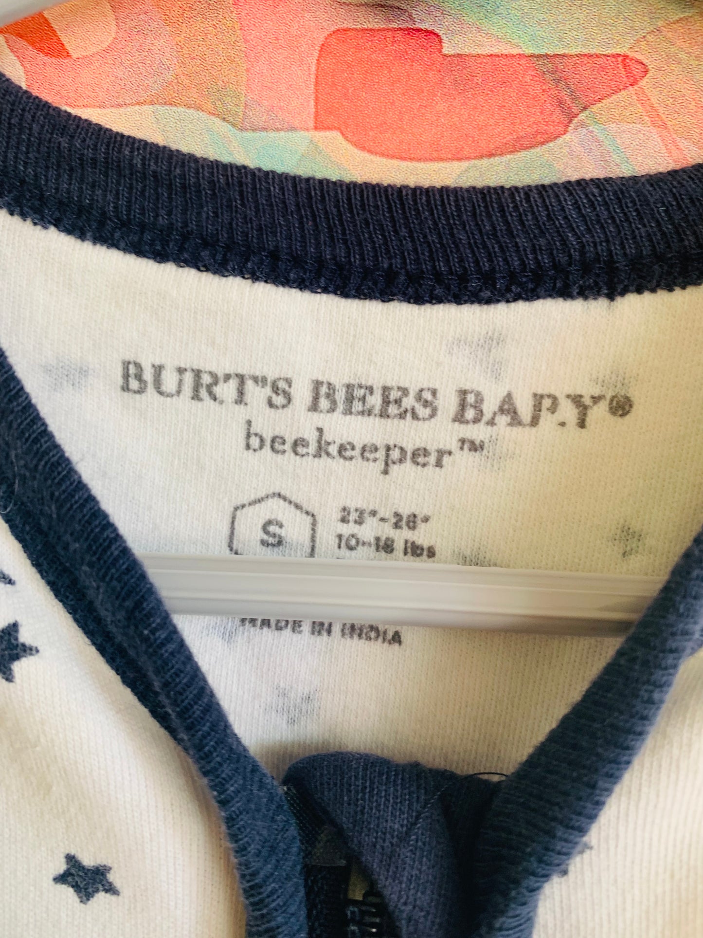 Burt’s Bees Baby sleep sack. White with blue stars & zipper. Size 0-6m
