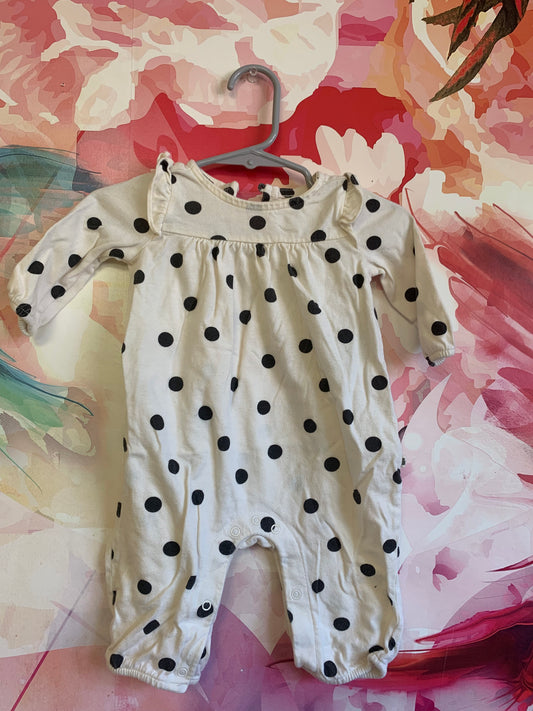 Baby Gap cream long sleeve romper with black polka dots. Snap closures. Size 0-3m / NB