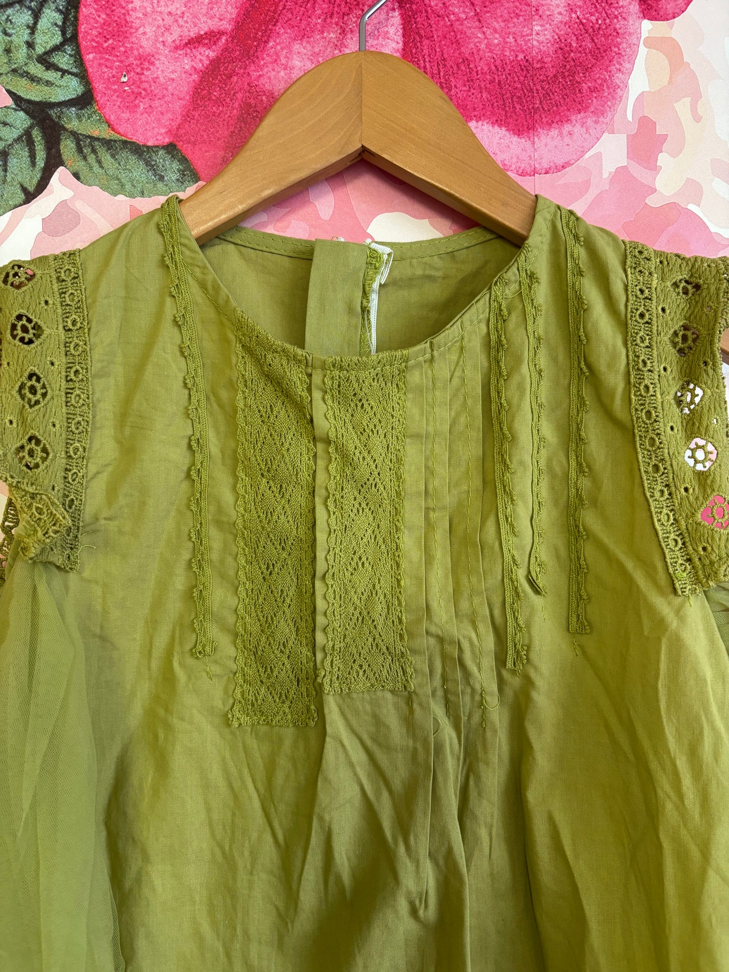 Boutique Child green dress with embroidered cap sleeves and tulle on sides. Zipper back. Size 5T / 6T