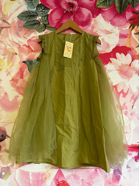 Boutique Child green dress with embroidered cap sleeves and tulle on sides. Zipper back. Size 5T / 6T
