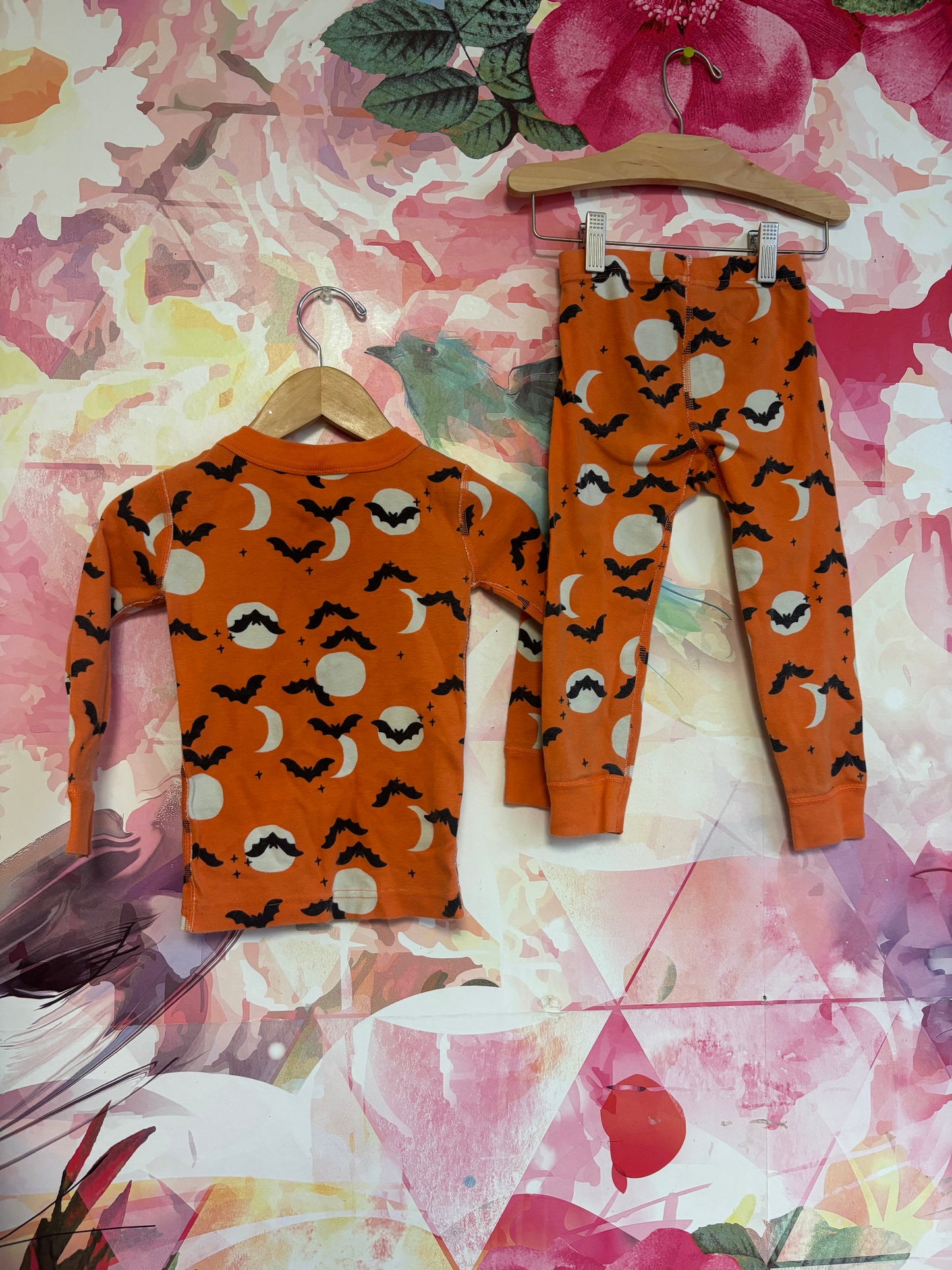 Hanna Andersson orange Halloween pajamas with black bats. Size 3T