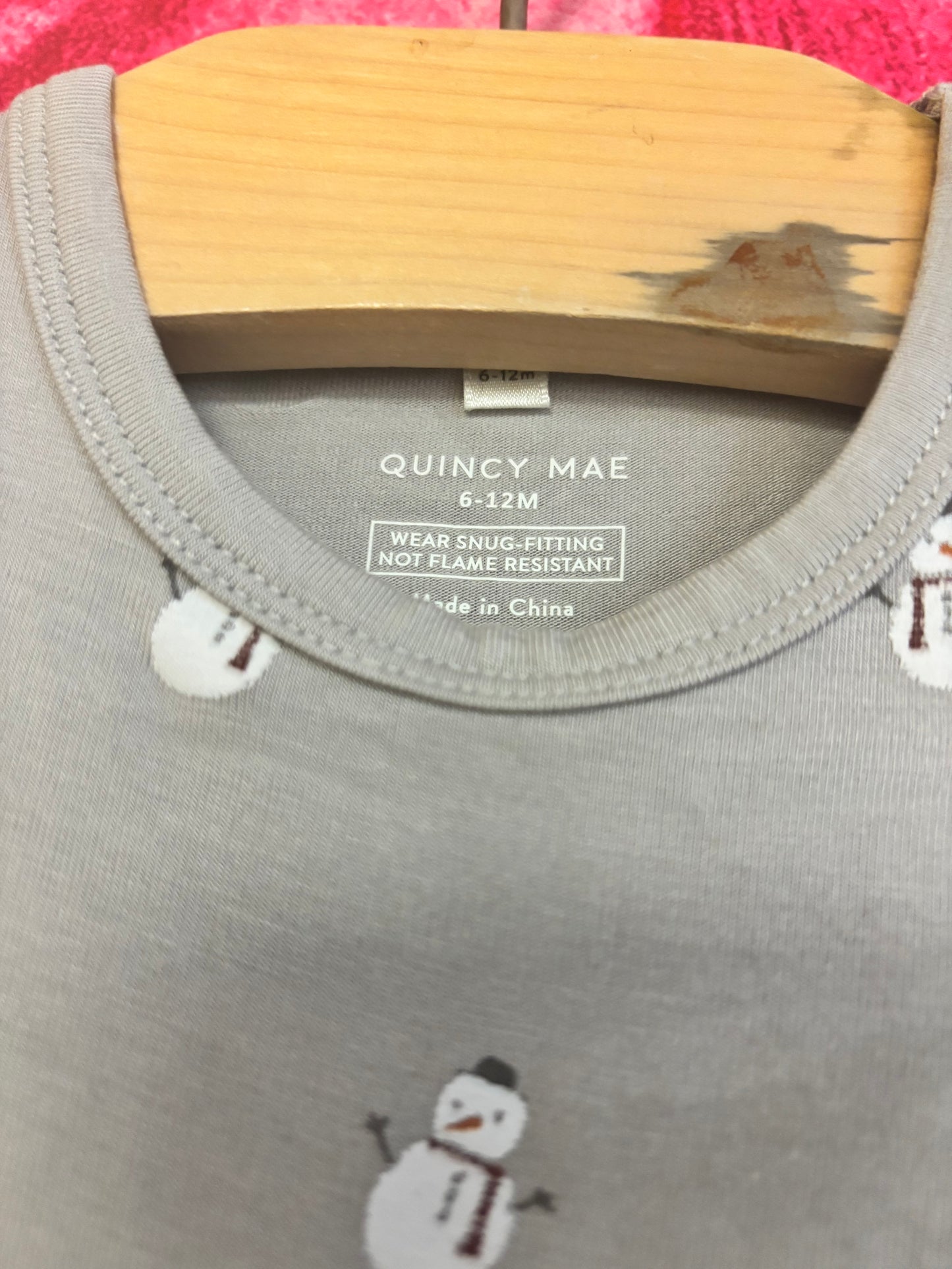 Quincy Mae grey organic cotton snug fitting long sleeve pajamas with snowmen. Size 6-12m.