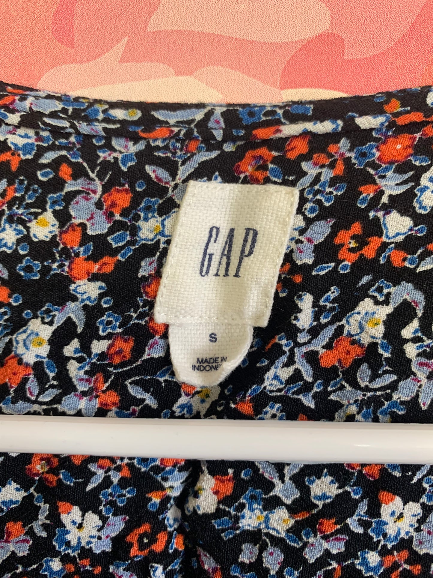 Gap blue, red, white, yellow tiny floral shirt sleeve wrap dress. Size Small