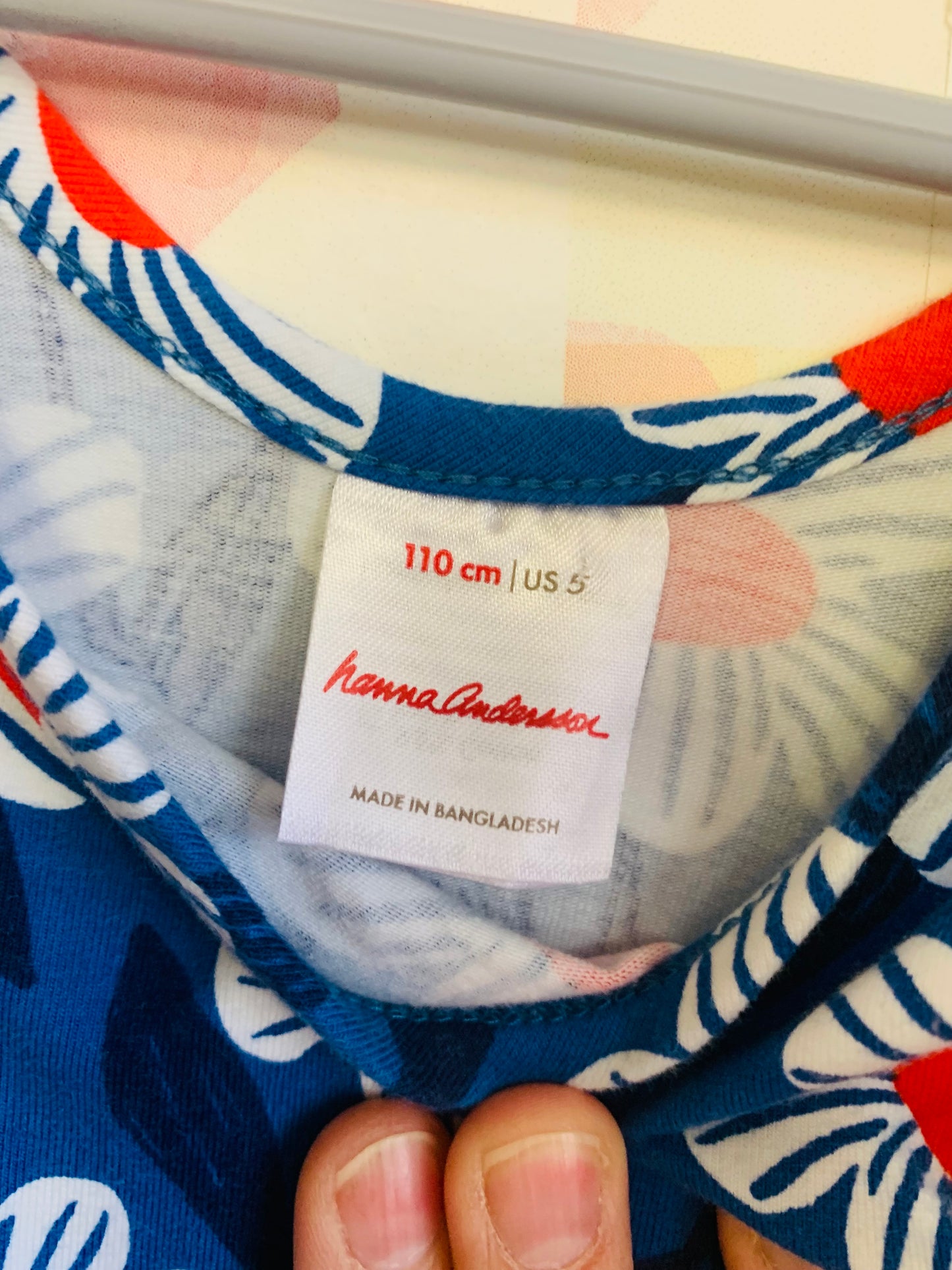 Hanna Andersson blue short sleeve dress with red, white, blue flowers. Side pockets. Size 5T