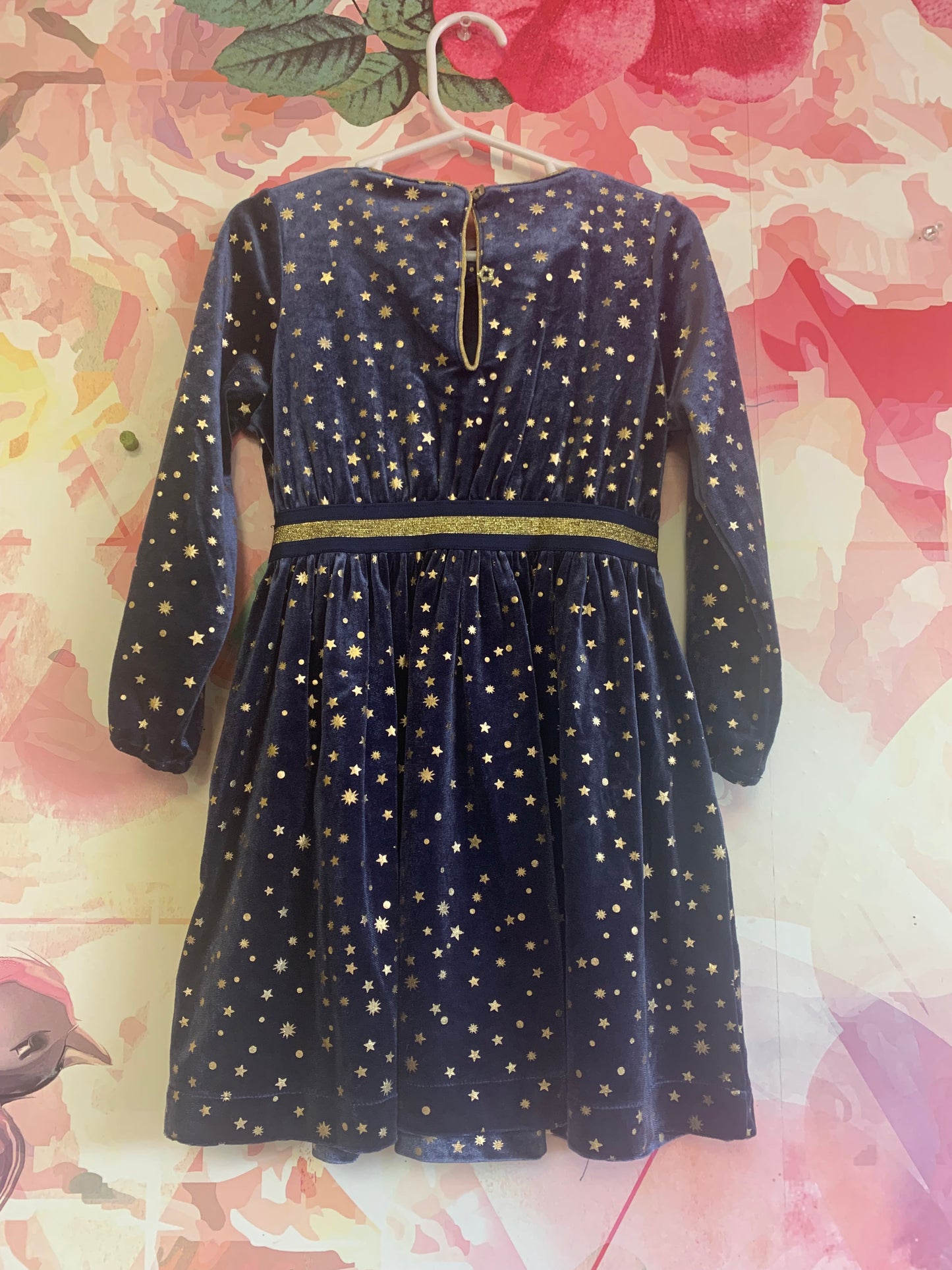 Joules blue velvet long sleeve dress with gold stars. Elastic waist, two side pockets and two star buttons at back. Size 3T.