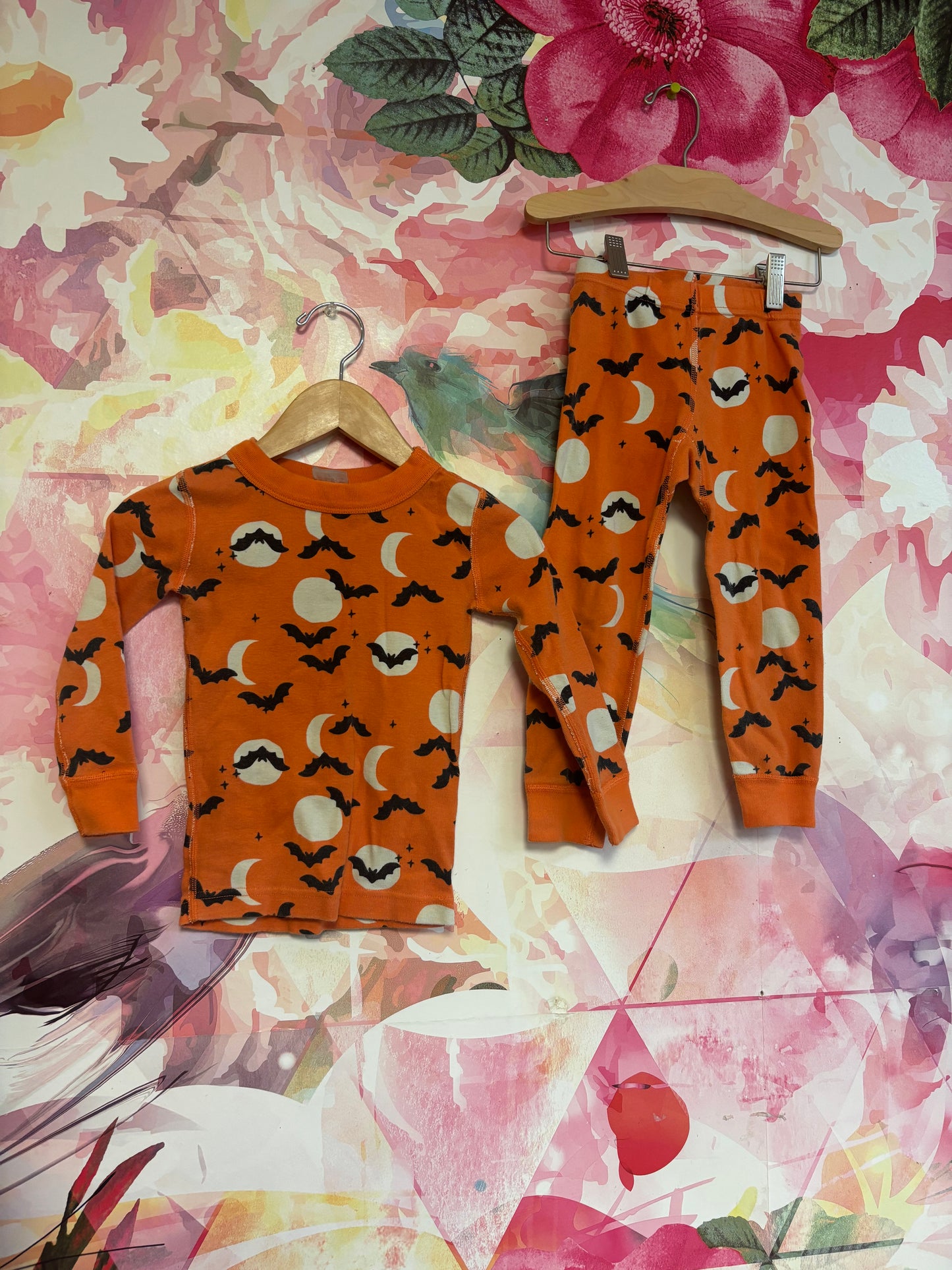 Hanna Andersson orange Halloween pajamas with black bats. Size 3T