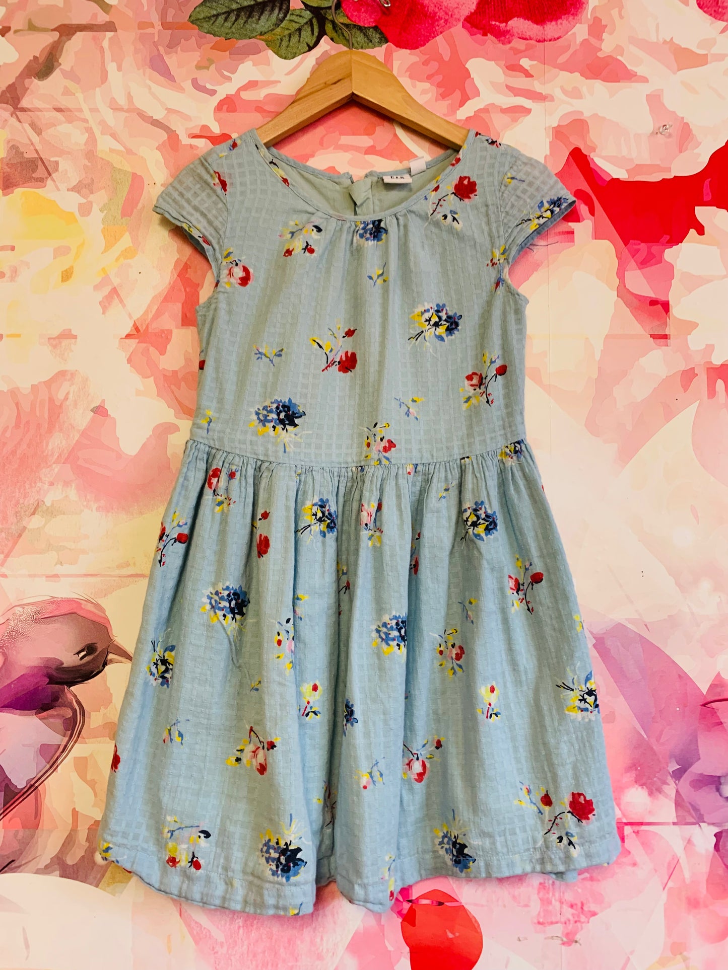 Gap light blue shirt sleeve dress with red, blue, yellow flowers. Size 8