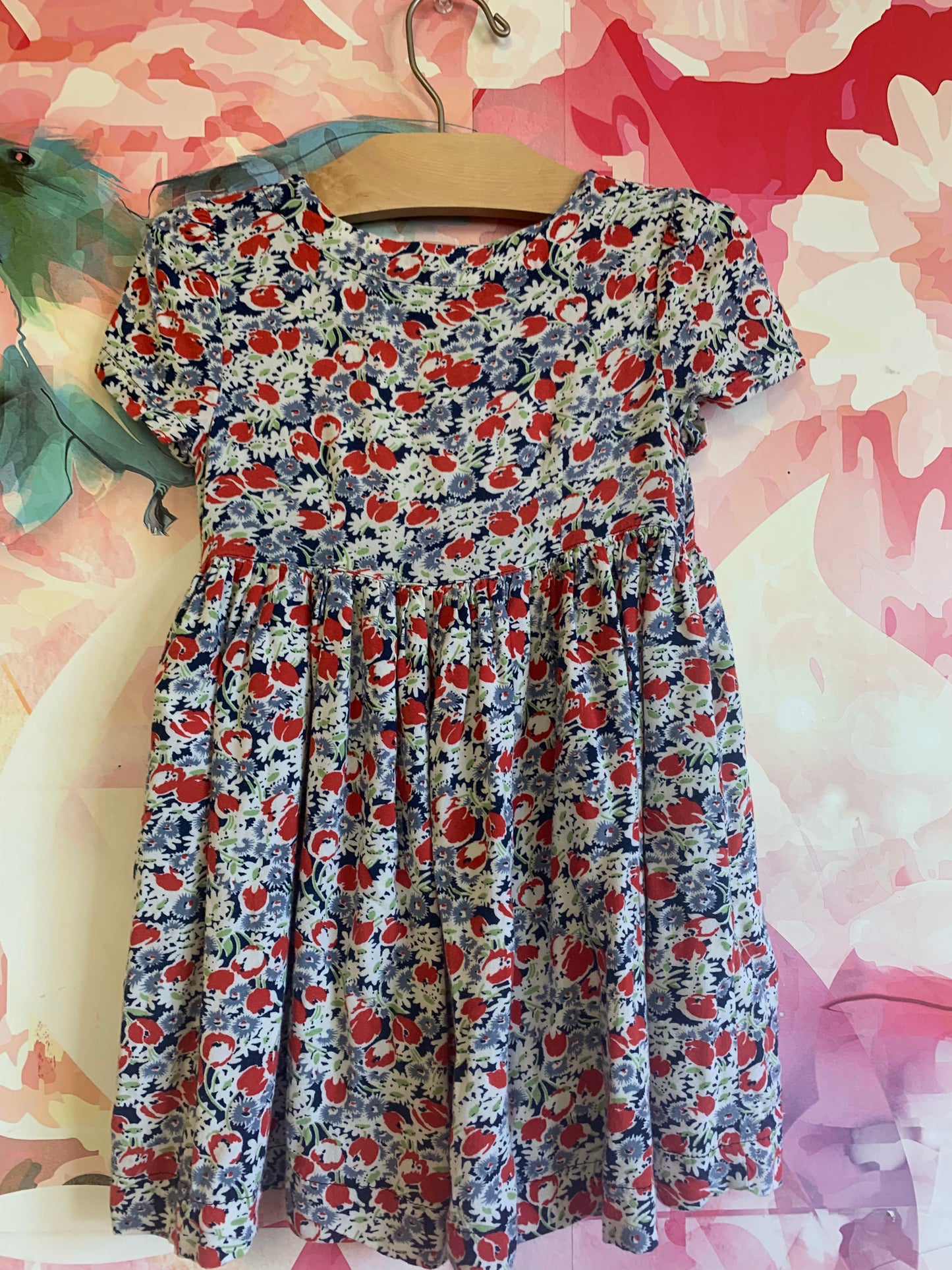 Polo Ralph Lauren red & blue flower short sleeve dress with pockets & scallop detail on neckline and front buttons. Size 3T