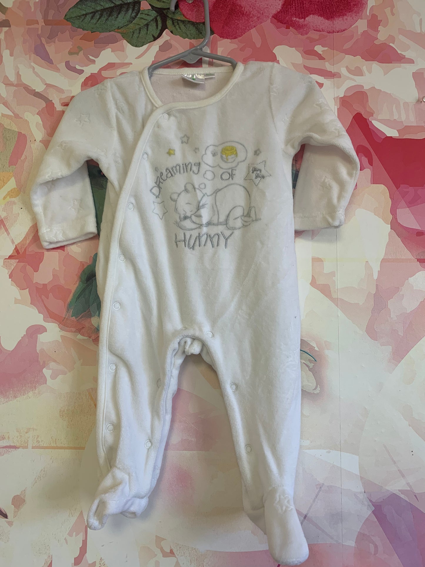 Disney Winnie the Pooh white velour footed long sleeve romper with snaps. Dreaming Of Hunny. Size 3-6m