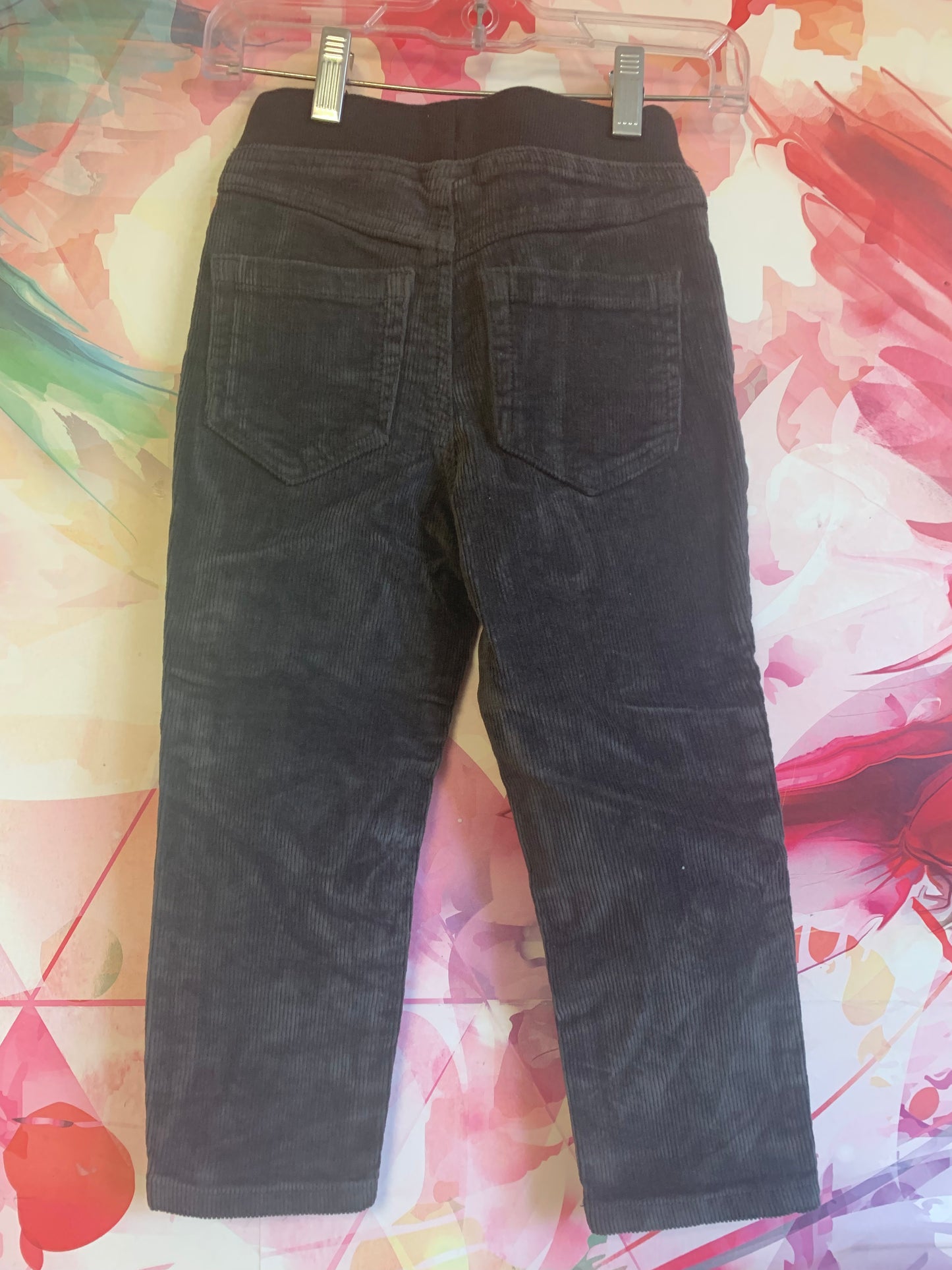 Hanna Andersson dark grey corduroy pants with elastic waist. Front & back pockets. Size 4T.