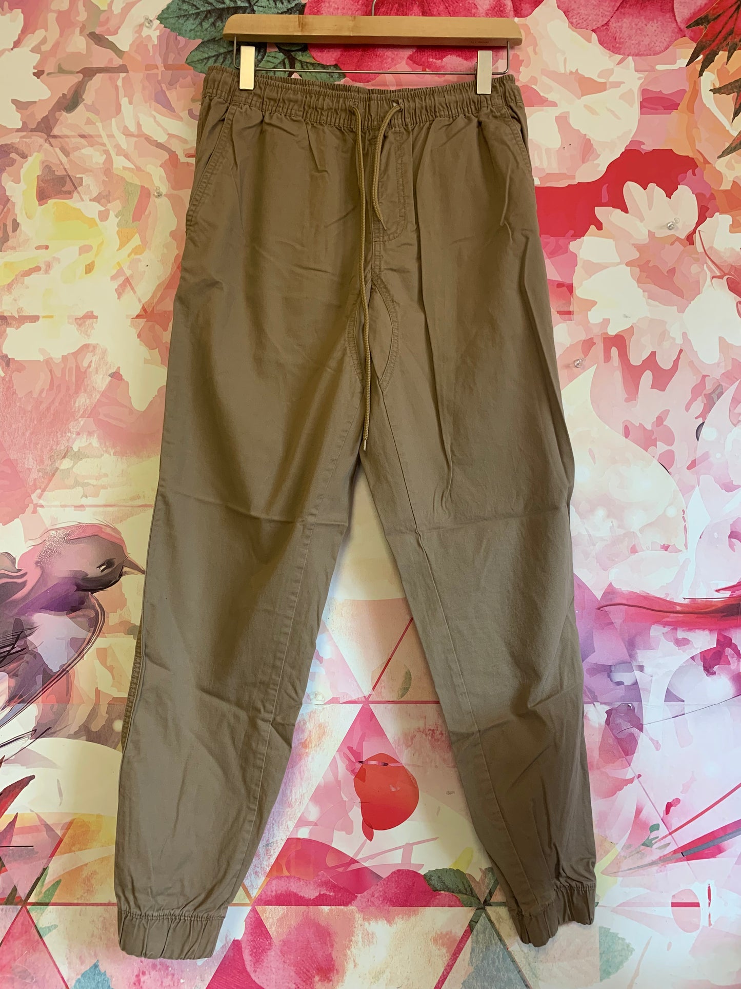 Beverly Hills Polo Club khaki elastic waist joggers with elastic ankles. 100% cotton. Size 14.