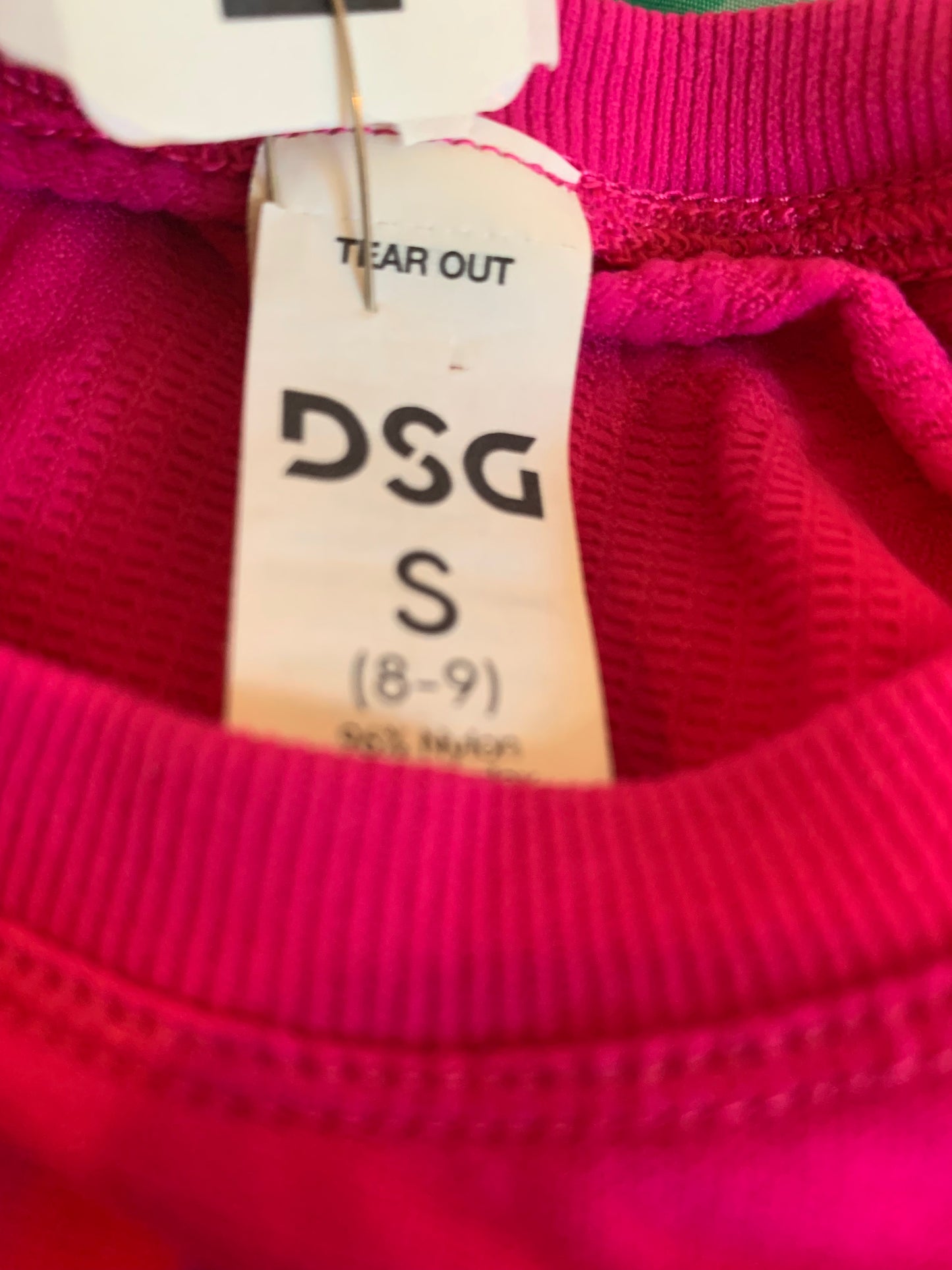 DSG fuchsia pink short sleeve stretchy shirt. Size 8 / Size 9