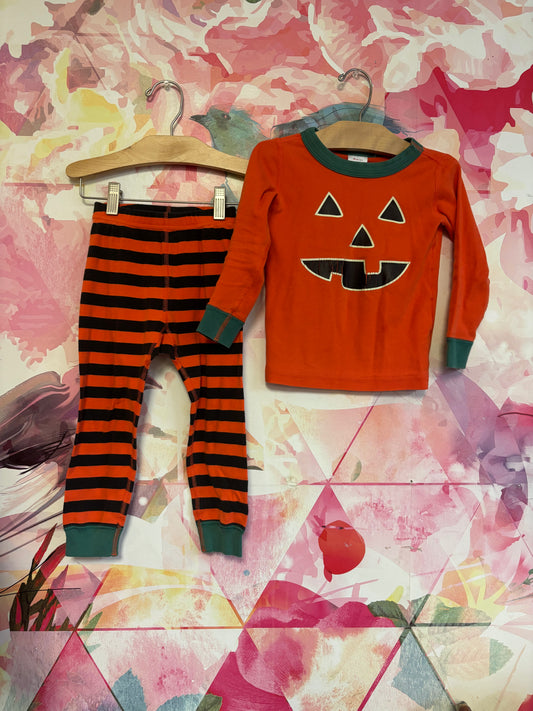 Hanna Andersson orange & green & black pumpkin pajama set. Size 3T