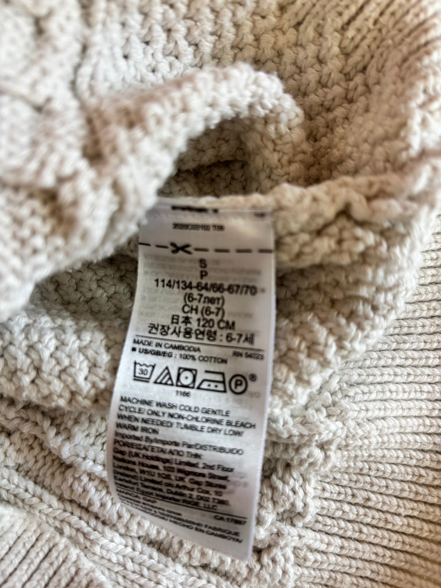 Gap cream knit crewneck sweater. Size 6T / 7T