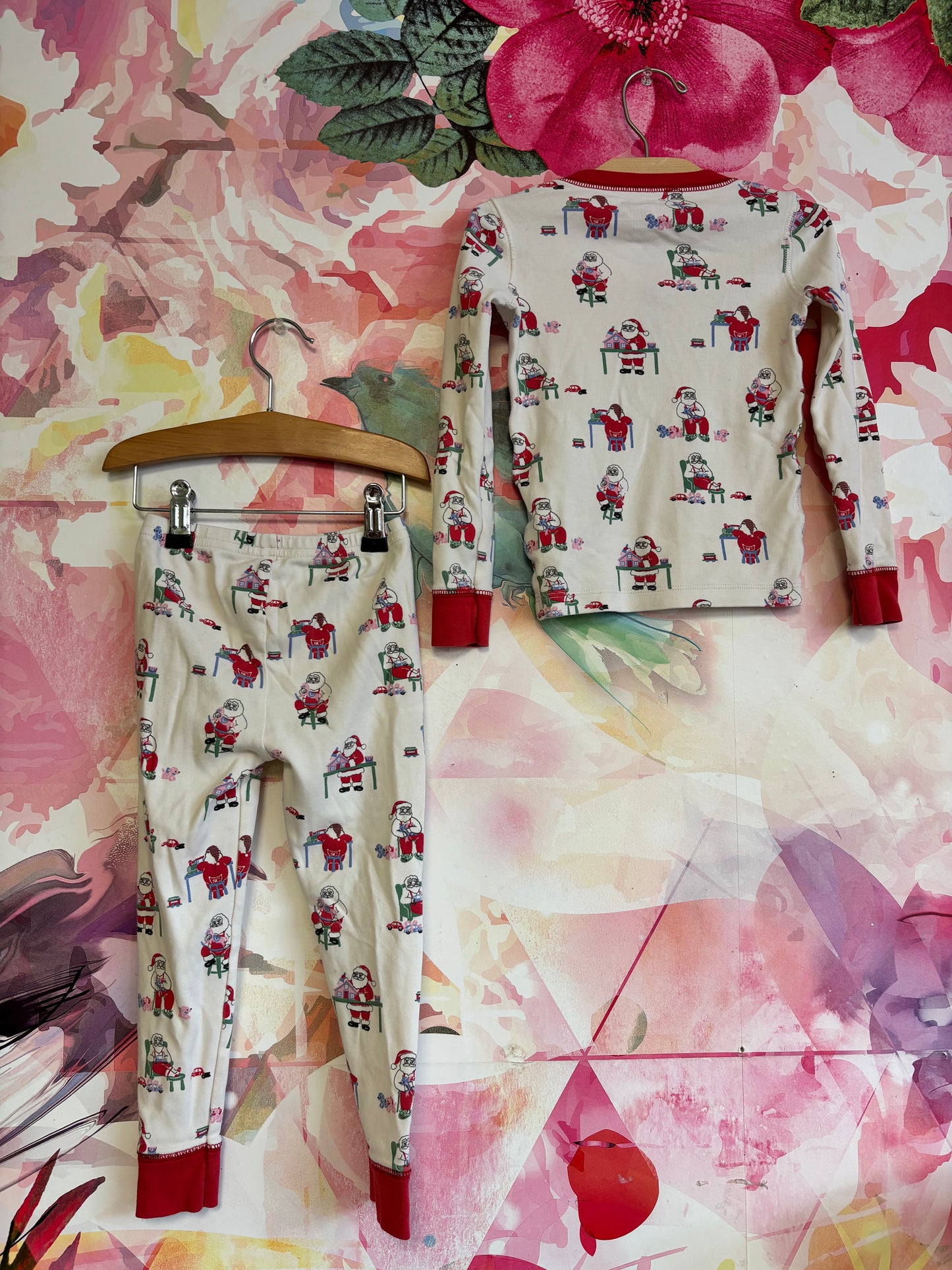 The Beaufort Bonnet Company cream & red long sleeve Santa pajama set. Size 4T