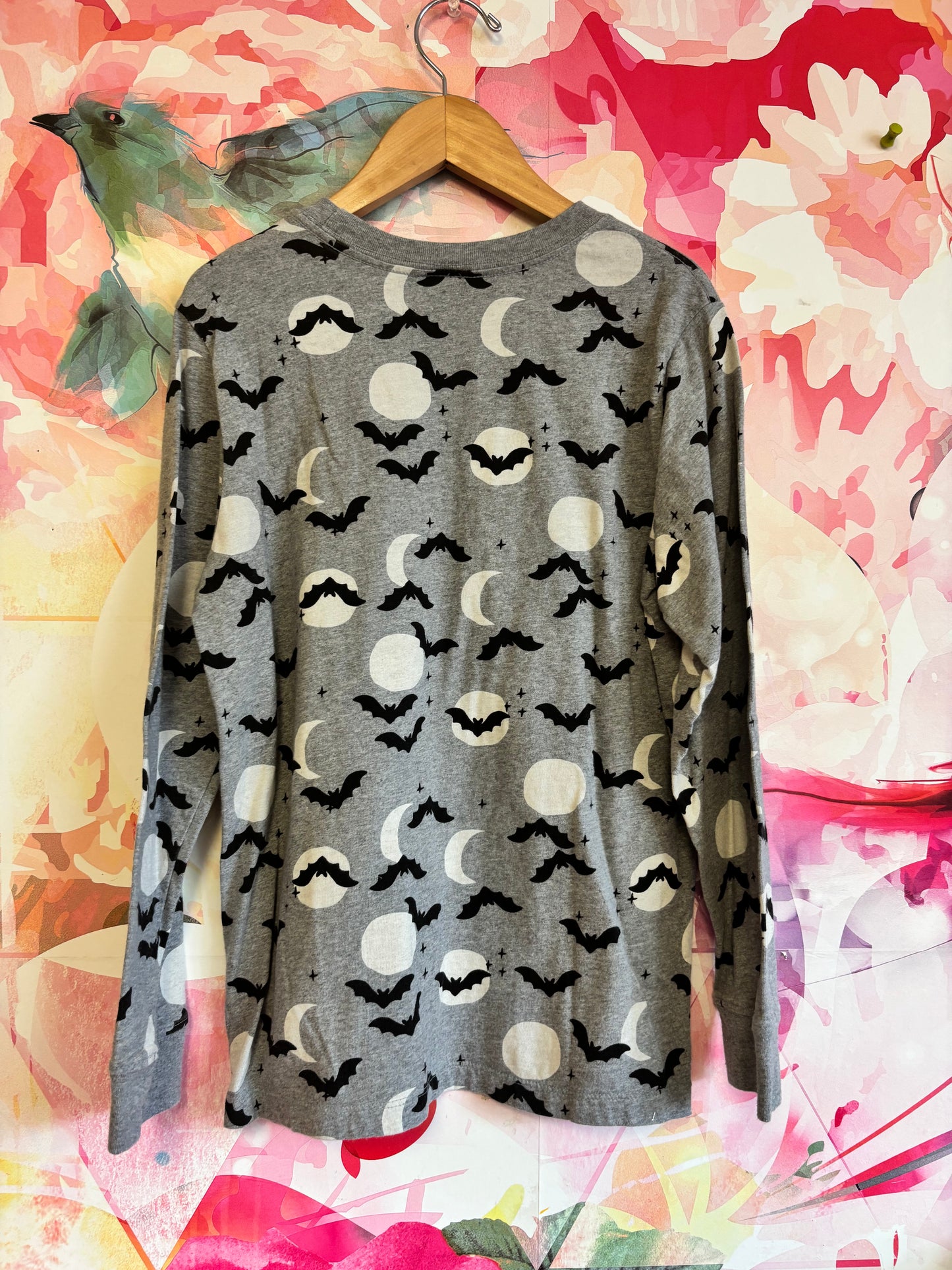 Hanna Andersson Halloween grey long sleeve shirt with moons & bats. Size 10