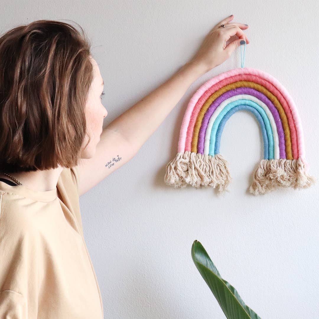 Doodle Hog - DIY Rainbow Yarn Bedroom Decor (Nursery Decor)