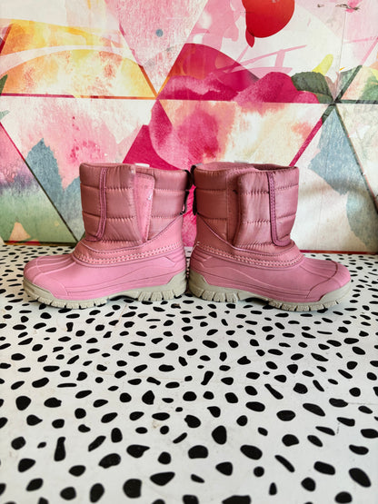 Osh Kosh pink winter boots. Size 7 (shoes)