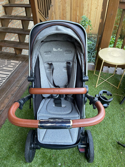 Silver Cross Wave Single-to-Double stroller (2017 model) in like new condition. Includes main seat, bassinet, cup holder. Also brand new rain covers & mosquito nets.*NOT AVAILABLE TO SHIP. PICK UP IN CHICAGO ONLY*. Second seat available for extra $300