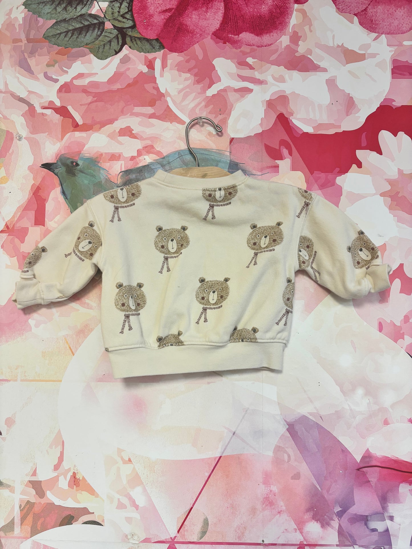 Rylee & Cru cream sweatshirt with brown bears wearing red scarves. Size 3-6m