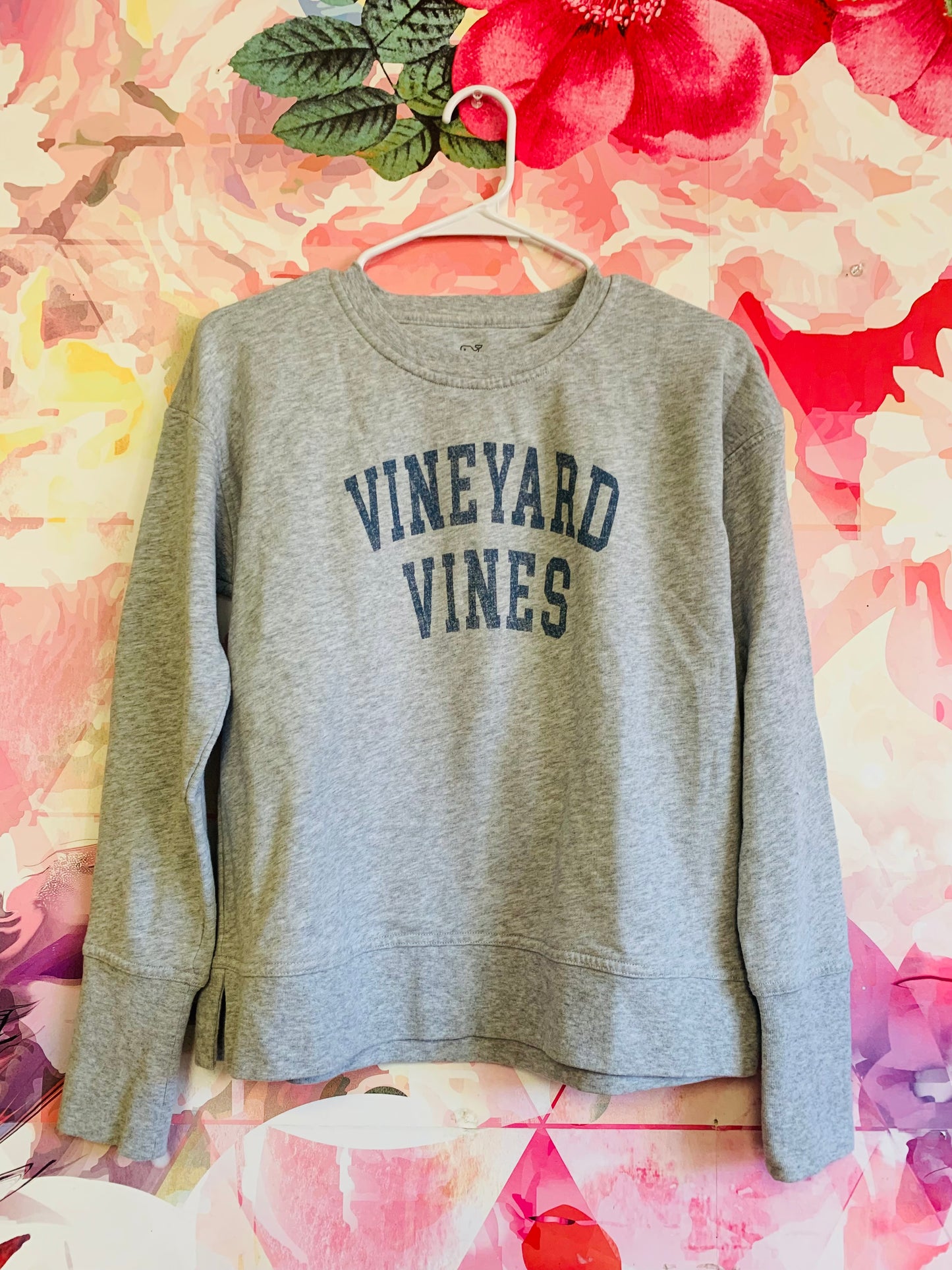 Vineyard Vines grey crewneck sweatshirt with logo on front. Size XS adult.