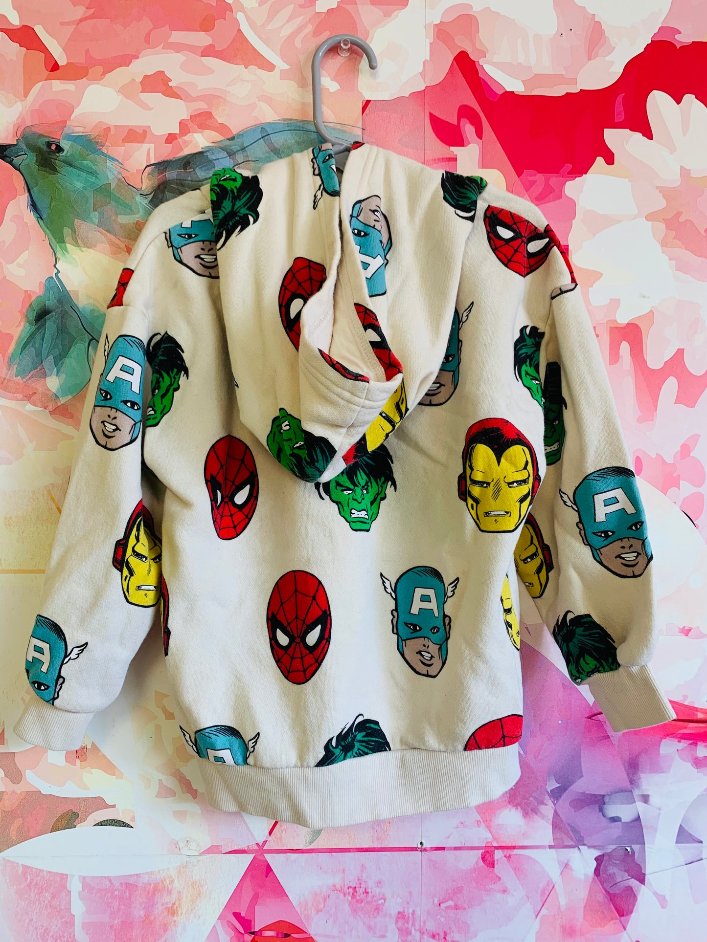 H&M / Marvel cream hooded sweatshirt with superheroes. Size 6