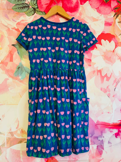 Hanna Andersson blue short sleeve dress with pink & green tulips. No tag. Front pockets. *one small hole above left pocket seen in photo* size 7/8