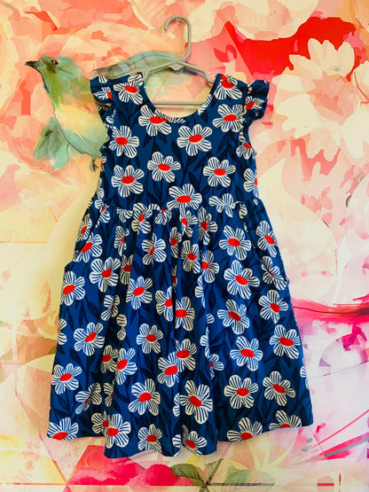blue dress with red flowers Hanna Andersson blue short sleeve dress with red, white, blue flowers. Side pockets. Size 5T