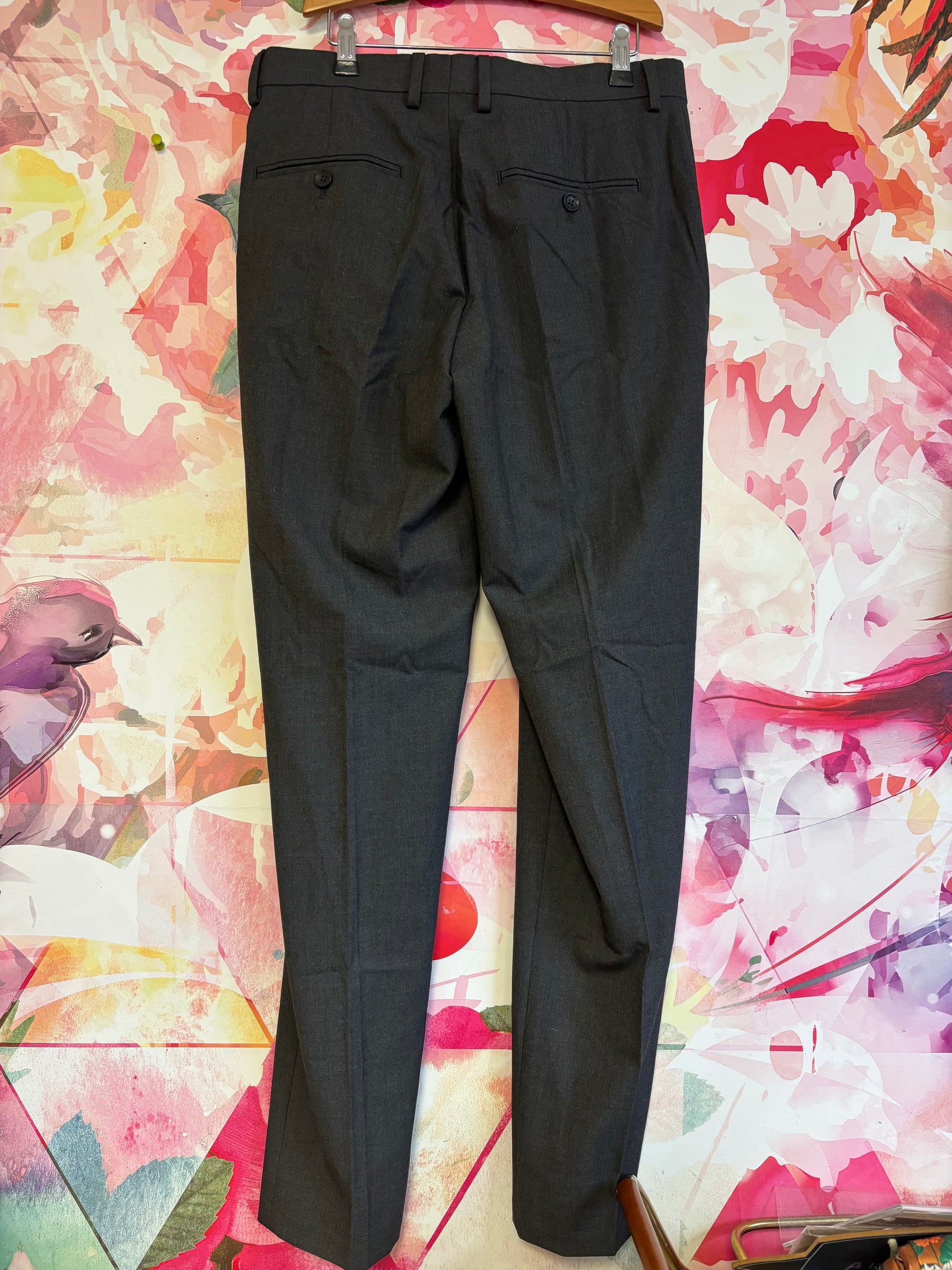 Haggar slim fit grey dress pants. Size 16T. 30x32. Haggar slim fit grey dress pants. Size 16T. 30x32.