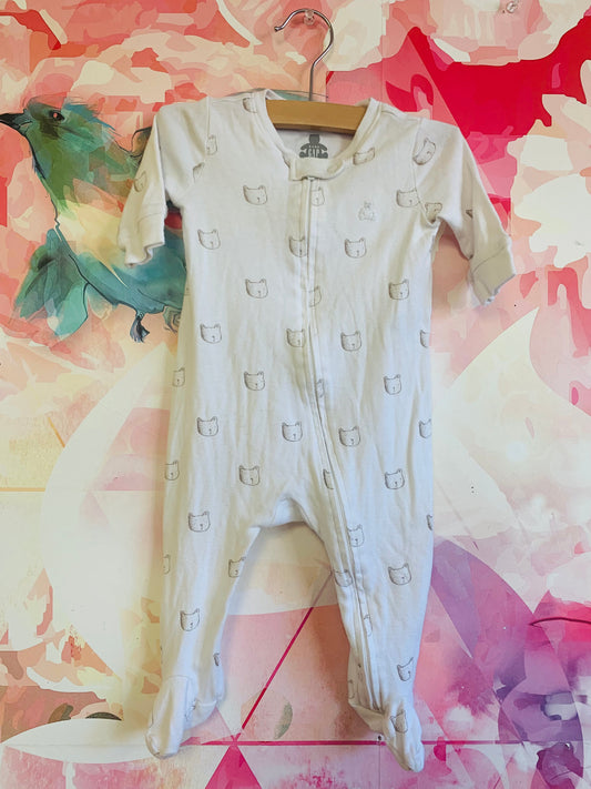 Baby Gap white long sleeve romper with brown bear faces. Size 3-6m