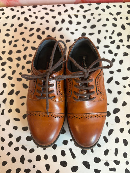 Bruno Marc brown classic Oxford dress shoes.  Size 10.