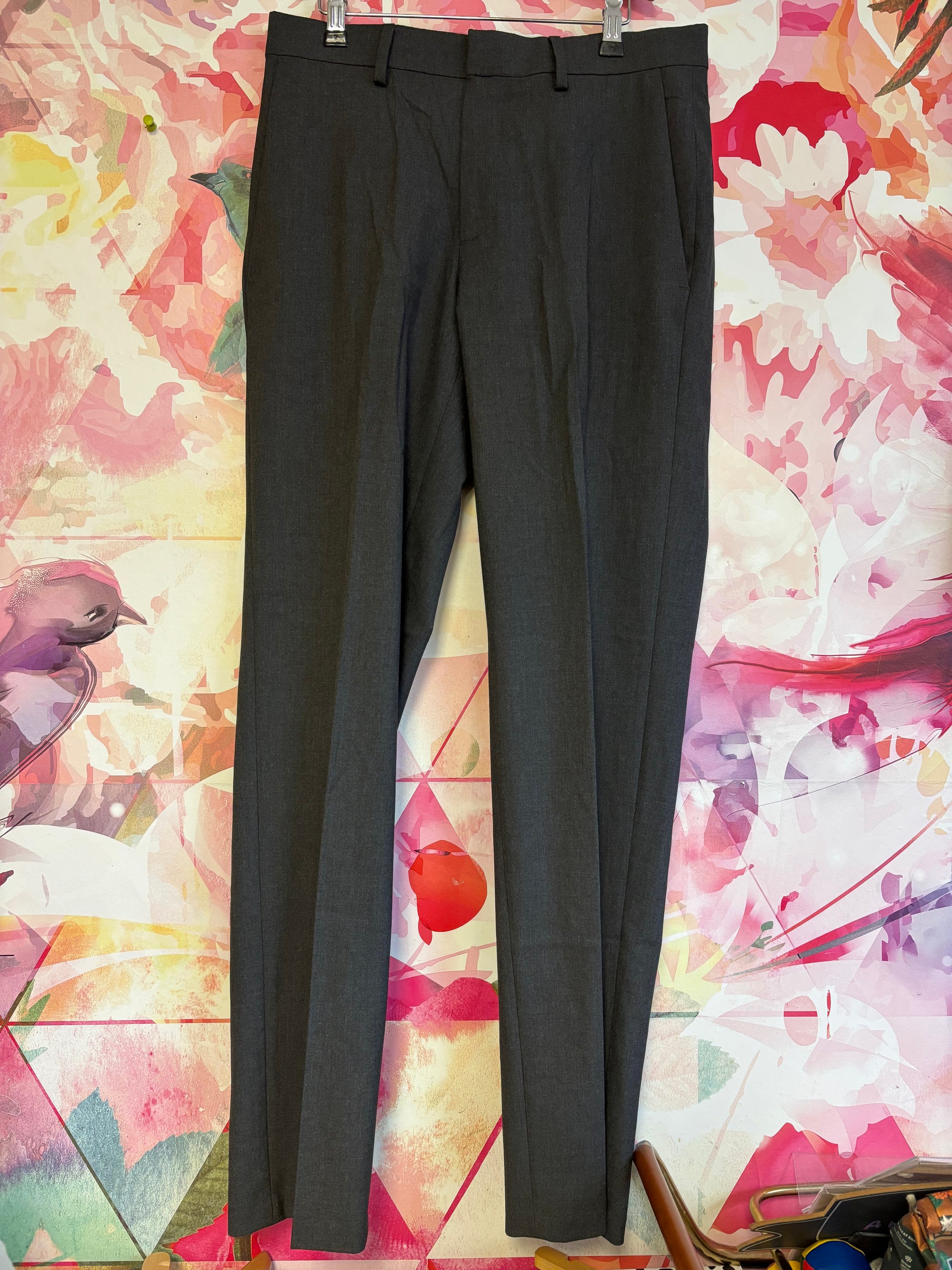 Haggar slim fit grey dress pants. Size 16T. 30x32. Haggar slim fit grey dress pants. Size 16T. 30x32.