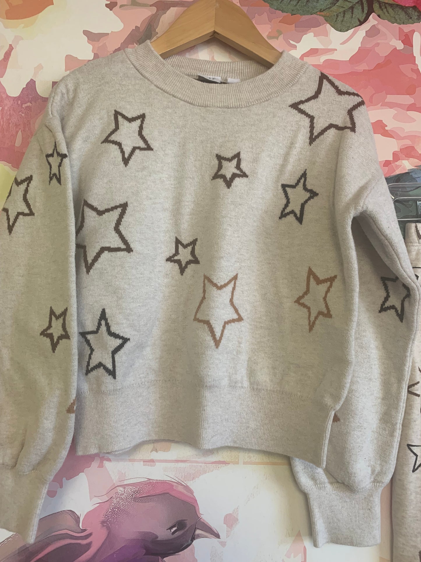 Gap cream sweater & joggers with brown/tan Star outlines. Size 8