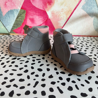 See Kai Run grey winter boots with pink elastic faux laces. Never worn. Size 5.