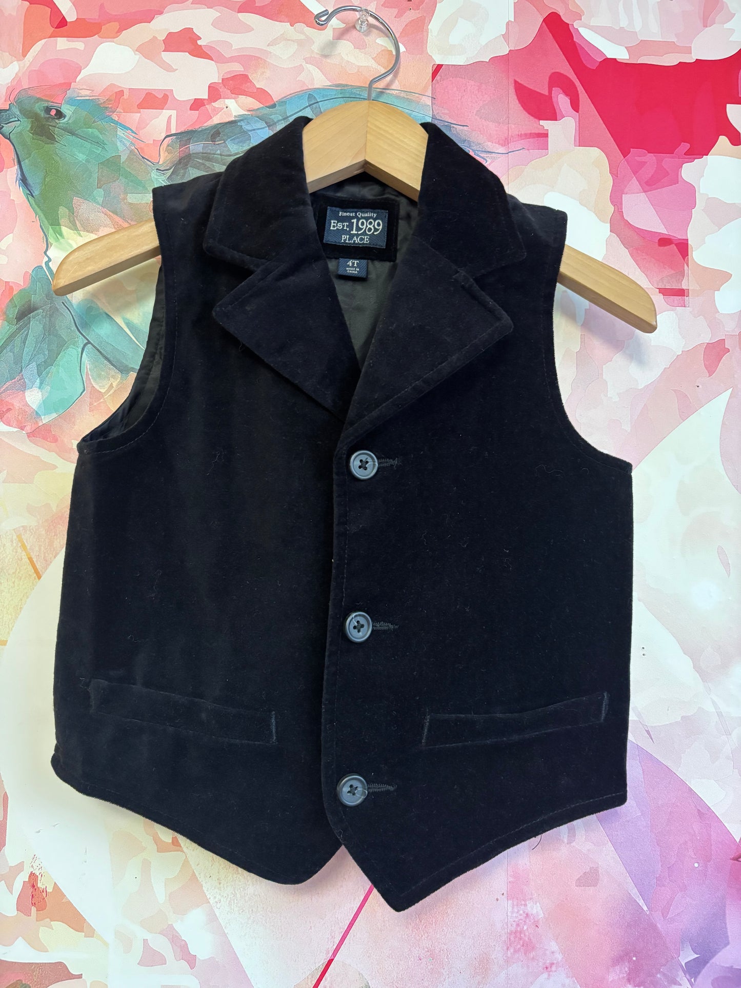 Est. 1989 Place black velvet vest. Size 4T.