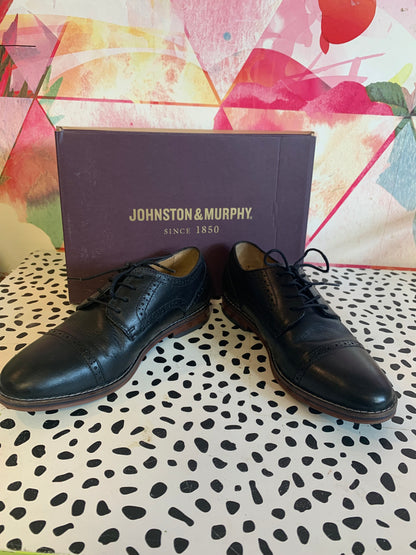 Johnston & Murphy black leather Conrad cap toe dress shoes. Size 3. Comes in original box.