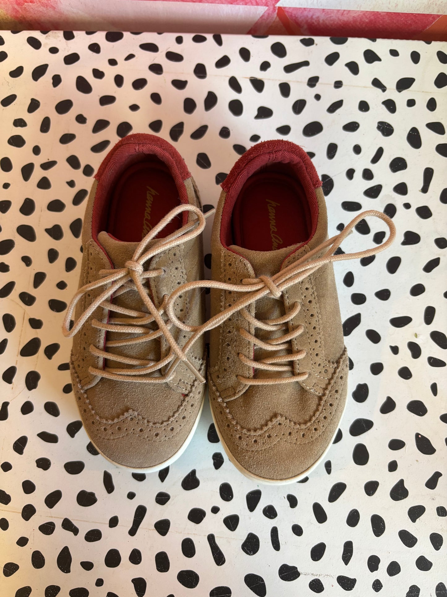 Hanna Andersson tan Edvard suede oxford sneakers. Size 10.