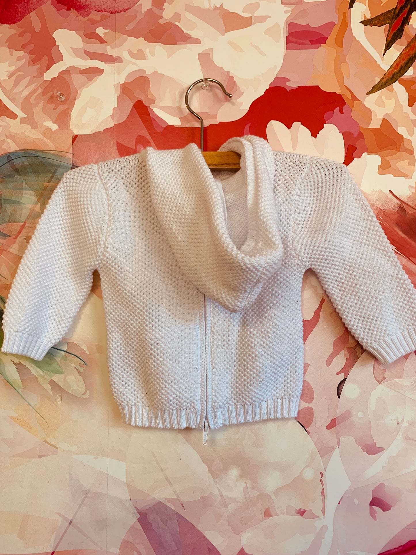 kissy kissy white knit pullover with hood, front pocket & back zipper. Size 6-9m.