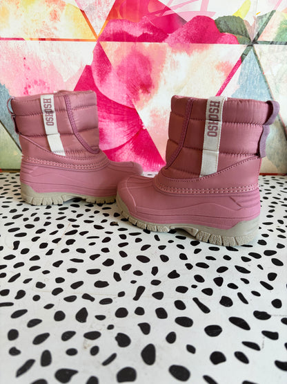 Osh Kosh pink winter boots. Size 7 (shoes)
