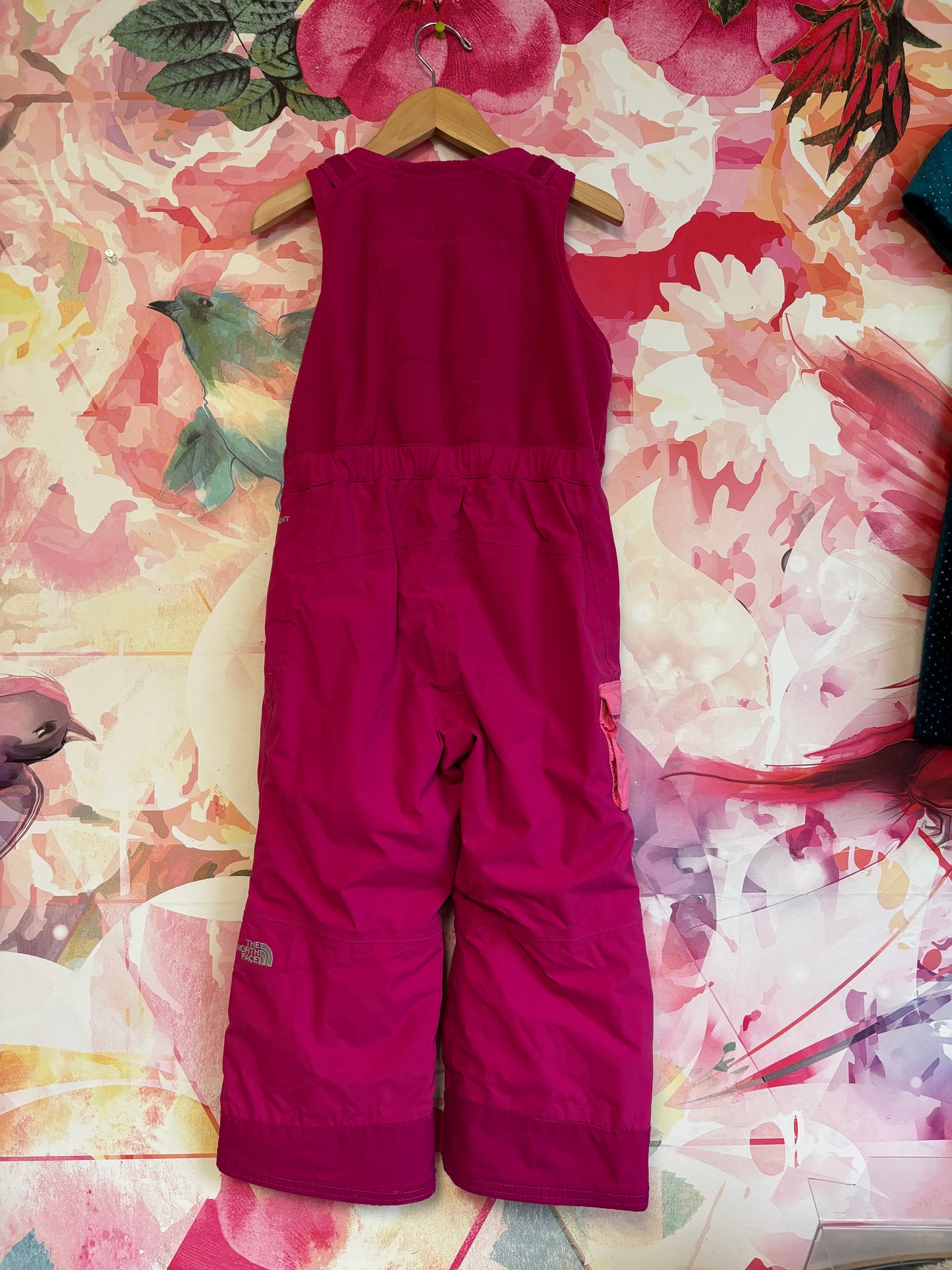 North Face bright pink snow suit with fleece top and adjustable Velcro shoulders. Size 4T.