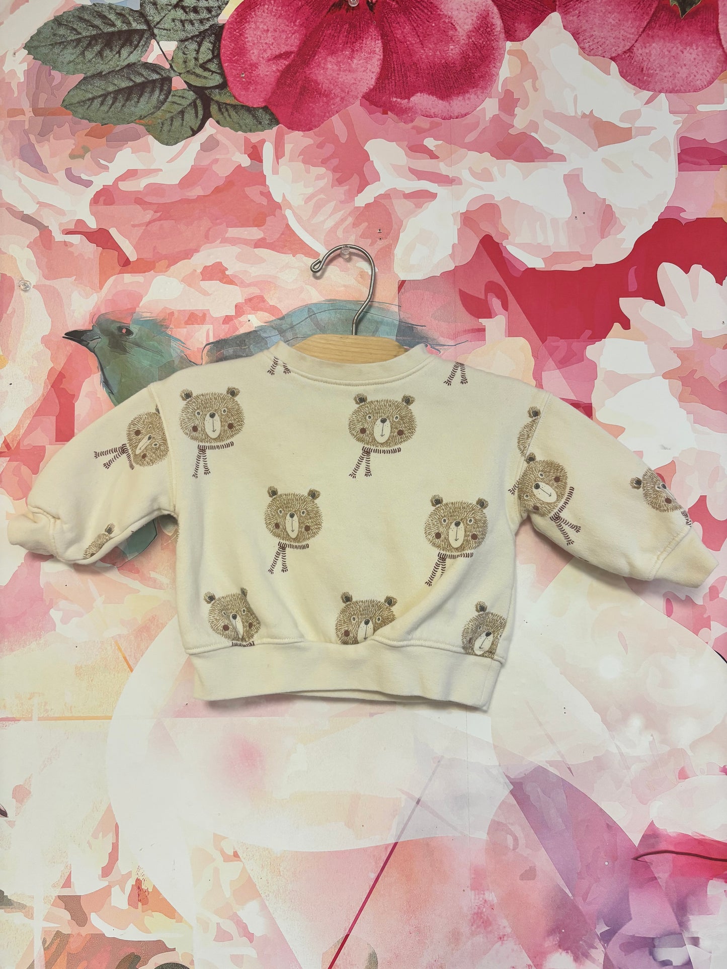 Rylee & Cru cream sweatshirt with brown bears wearing red scarves. Size 3-6m